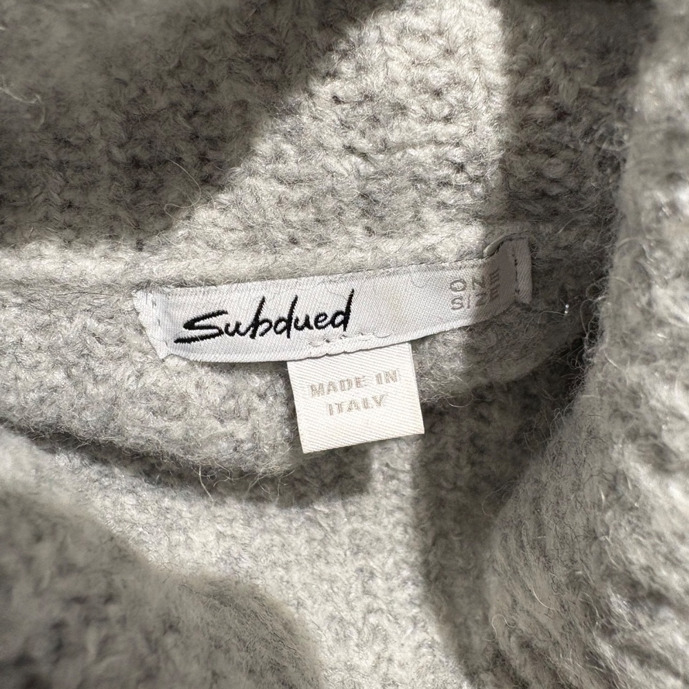 Subdued Raglan Wool Turtleneck - Picture 3 of 3